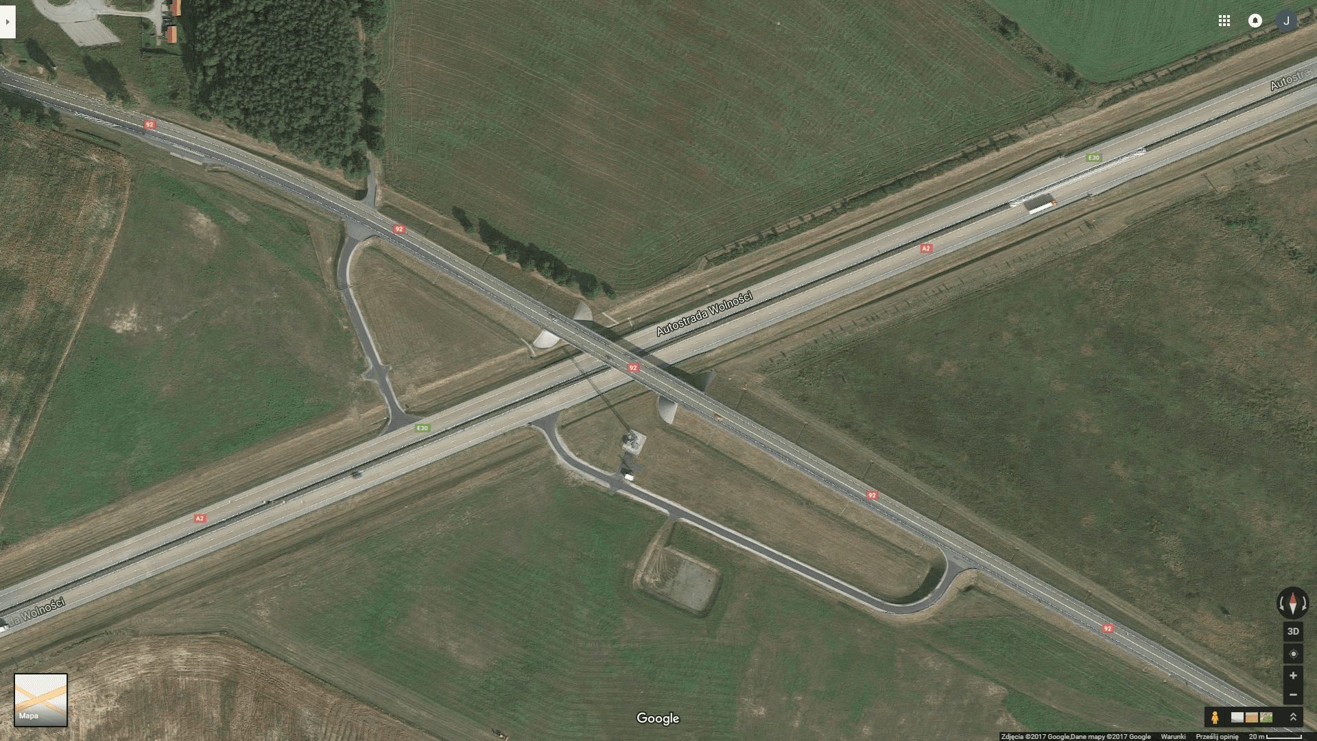 Widok satelitarny skrzyżowania DK92 z autostradą A2 z oznaczeniami Google